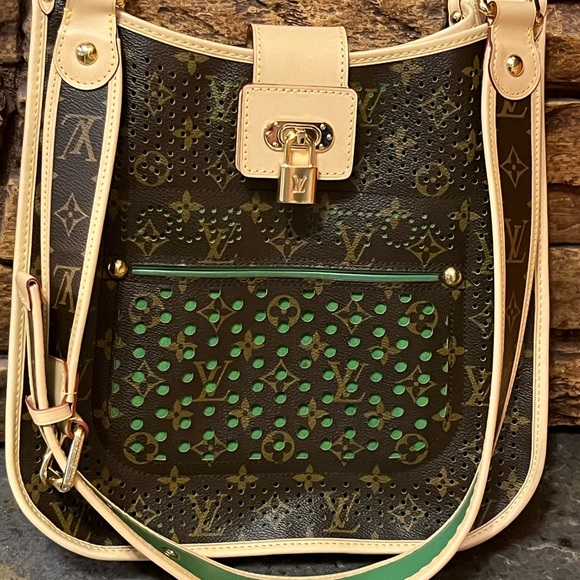Louis Vuitton Musette Perforated. 💚Limited Edition Green Perforated Musette💚 - Picture 15 of 16